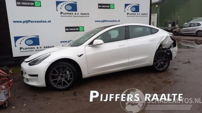 Tesla Model 3 Model 3, Sedan, 2017 Long Range 72kWh