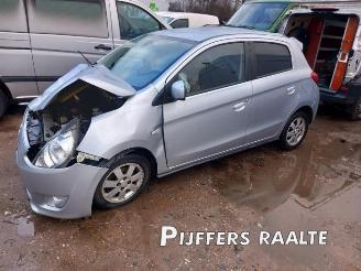 Vrakbiler auto Mitsubishi Space-star Space Star (A0), Hatchback, 2012 1.0 12V 2015/6