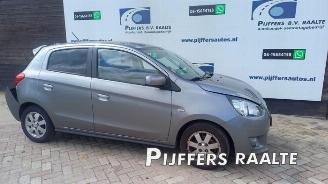 Vrakbiler auto Mitsubishi Space-star Space Star (A0), Hatchback, 2012 1.0 12V 2015/8