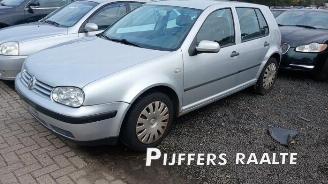 Vrakbiler auto Volkswagen Golf Golf IV (1J1), Hatchback, 1997 / 2005 1.4 16V 2001/10