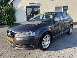 uszkodzony samochody osobowe Audi A3 Sportback 1.6 TDI Attraction Advance NL AUTO N.A.P 2013/1