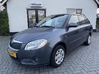 krockskadad bil auto Skoda Fabia Combi 1.4-16V Tour N.A.P NL AUTO PRACHTIG!!! 2009/10