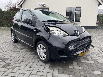 Voiture accidenté Peugeot 107 1.0-12V XS N.A.P NL AUTO 5.DRS AIRCO 2011/10