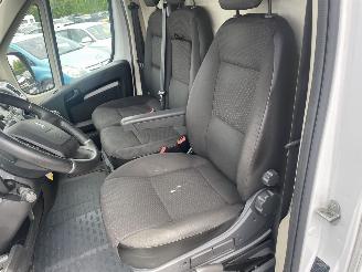 Peugeot Boxer 330 2.2 BlueHDi 140 L1H1 Premium N.A.P NL BUS PRACHTIG!!! picture 6