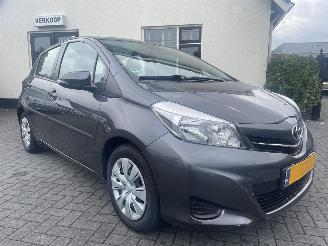 škoda osobní automobily Toyota Yaris 1.3 VVT-i Aspiration AUTOMAAT N.A.P NL AUTO 2014/2