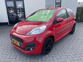 Vaurioauto  passenger cars Peugeot 107 1.0 Première AIRCO 2012/9