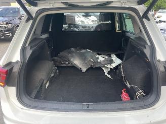 Volkswagen Tiguan 2.0TDI R-LINE (GRIJS KENT.) picture 21