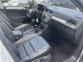 Volkswagen Tiguan 2.0TDI R-LINE (GRIJS KENT.) picture 10