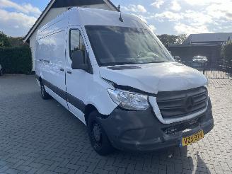 krockskadad bil bedrijf Mercedes Sprinter 317 1.9 CDI L3H2 RWD AUTOMAAT 2022/6