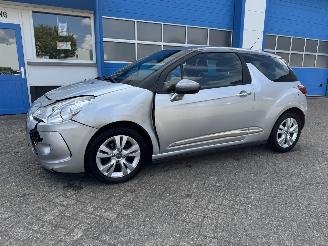 krockskadad bil auto Citroën DS3 1.6 VTI  AUTOMAAT  SO CHIC 2014/10