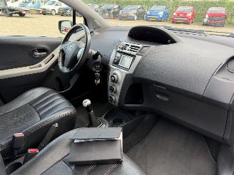 Toyota Yaris 1.3 VVTi  EXECUTIVE picture 10