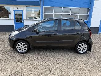 Toyota Yaris 1.3 VVTi  EXECUTIVE picture 9