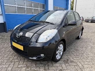 Toyota Yaris 1.3 VVTi  EXECUTIVE picture 2