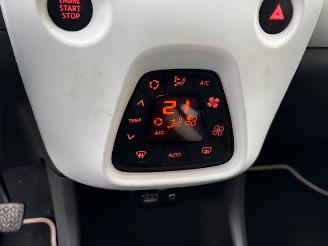 Peugeot 108 1.2  5-drs Top! Roland Garros picture 17