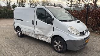 skadebil bedrijf Renault Trafic 2.0 DCI Airco Navi 2011/11