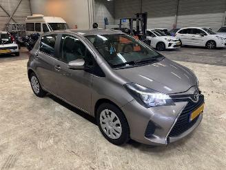 Vaurioauto  passenger cars Toyota Yaris 1.3 5-drs airco navi 2015/11
