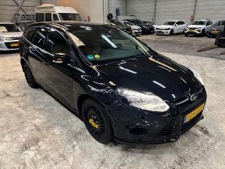damaged passenger cars Ford Focus 1.6 TDCI Titanium clima 2013/4