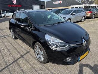 Unfallwagen Renault Clio 0.9 TCE Nicht & Day 2015/4