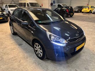 skadebil auto Kia Rio 1.2  5-drs airco 2015/2