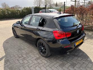 skadebil auto BMW 1-serie 118I  5-drs automaat 2018/9