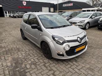 Damaged car Renault Twingo 1.2 16v Dynamic  airco 2013/2