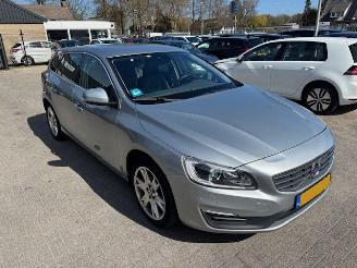 krockskadad bil auto Volvo V-60 1.5 T3 Nordic+ automaat 152pk 2017/4