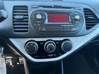 Kia Picanto 1.2  5-drs World Cup picture 14