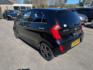 krockskadad bil auto Kia Picanto 1.2  5-drs World Cup 2014/6