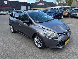 krockskadad bil auto Renault Clio 1.5 DCI Limited airco navi 2016/11