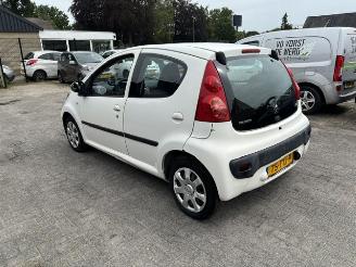 Damaged car Peugeot 107 1.0 12v 5-drs airco 2012/4