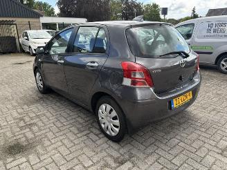 skadebil auto Toyota Yaris 1.3 5-drs Aspiration clima 2010/7