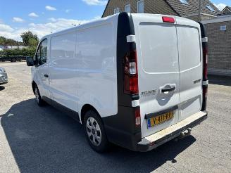 krockskadad bil bedrijf Renault Trafic 1.6 DCI L1H1 airco 2018/8