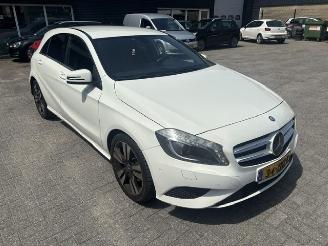 Vrakbiler auto Mercedes A-klasse 180 Ambition 2012/11