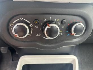 Renault Twingo 1.0 SCE Collection picture 13
