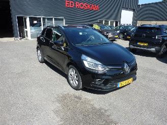 damaged passenger cars Renault Clio 0.9 TCE INTENS CLIMAT 2018/12