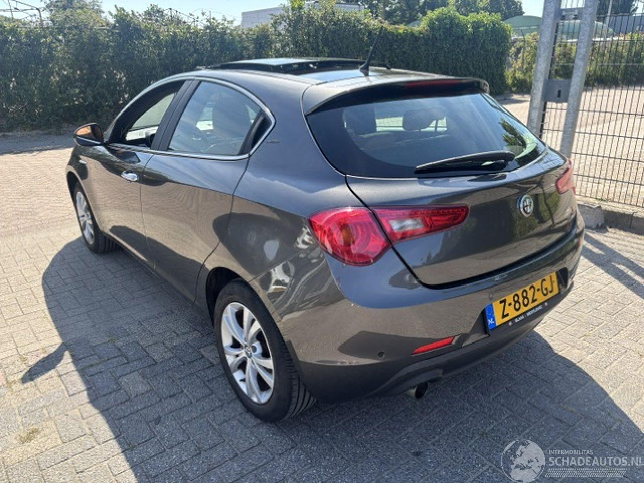 Alfa Romeo Giulietta 1.4 T Distinctive Pano