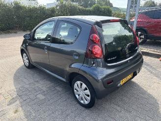 uszkodzony samochody osobowe Peugeot 107 1.0 5-drs airco nap 2013/9