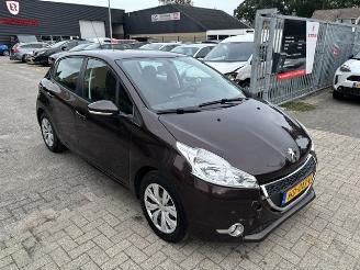 Schadeauto Peugeot 208 1.2 Vti 5-drs airco 2012/10