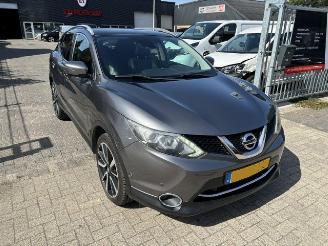 Schadeauto Nissan Qashqai 1.6 Tekna Pano NAP 2016/1
