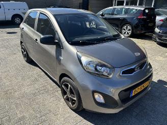 Damaged car Kia Picanto 1.0 5-drs ComfortPlus airco NAP 2011/6