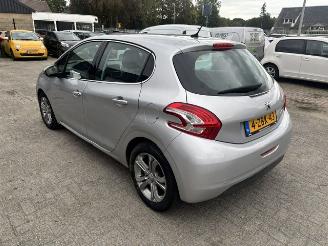 damaged passenger cars Peugeot 208 1.2 VTI Allure 5-drs clima 2014/3