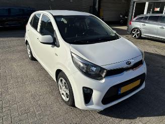 krockskadad bil auto Kia Picanto 1.0 5-drs Comfortline airco 2020/9