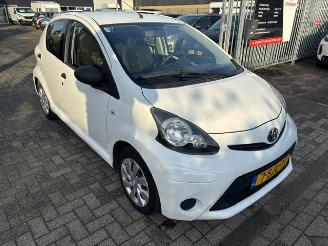 Voiture accidenté Toyota Aygo 1.0 5-drs Now airco Nap 2013/10
