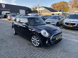 Schadeauto Mini Cooper S 2.0 COOPER S CHILI 2015/1