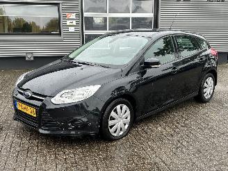 Schadeauto Ford Focus 1.0 EcoBoost Trend 5drs 2013/4