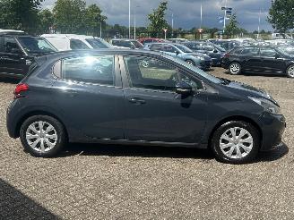 Peugeot 208 1.2 Pure Tech Blue Lion 5drs picture 6