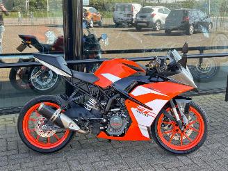 KTM  RC 125 ABS picture 2