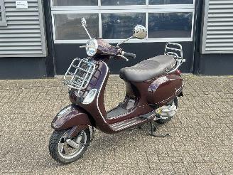 Unfall Kfz Roller Vespa  LX 50 4T 2013/9