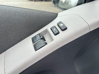 Toyota Yaris 1.0 VVTi + picture 17