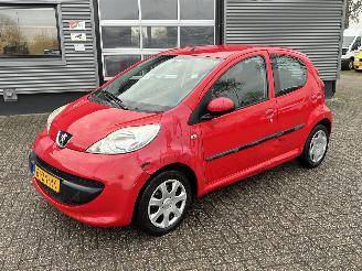 krockskadad bil auto Peugeot 107 1.0-12V XS 5drs 2008/5